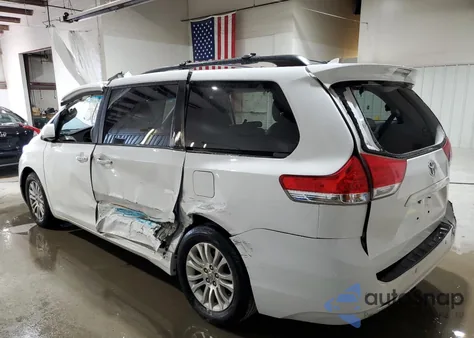 2012 Toyota Sienna Xle z USA, uszkodzony, nr VIN 5TDYK3DC8CS220023